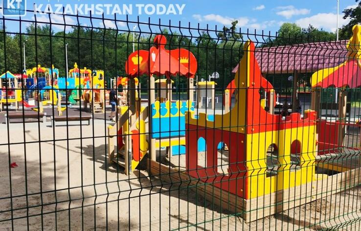 В Алматы ввели новые требования для детских площадок и автостоянок