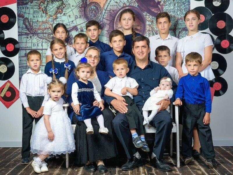 Largest family in Kazakhstan has had its 19th child. Images | 7152.kz