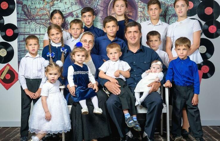 Largest family in Kazakhstan has had its 19th child