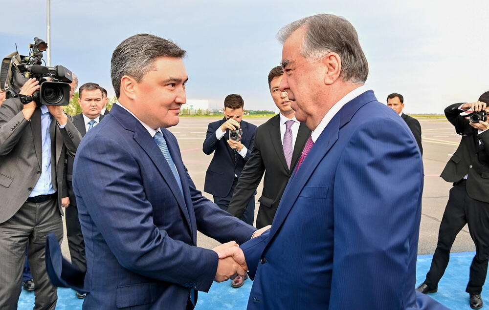 Emomali Rahmon arrives in Kazakhstan capital