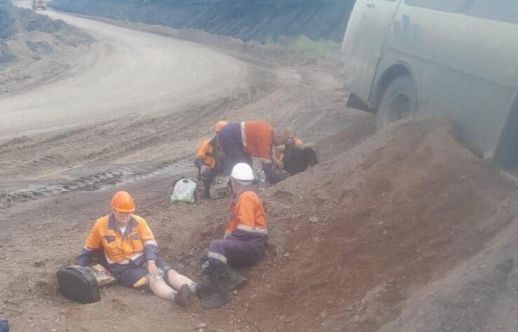 Bus carrying LLP Bogatyr Coal workers falls into ditch in Ekibastuz