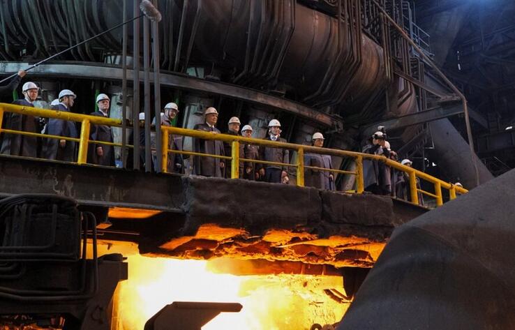 Kassym-Jomart Tokayev visits Qarmet metallurgical plant in Temirtau