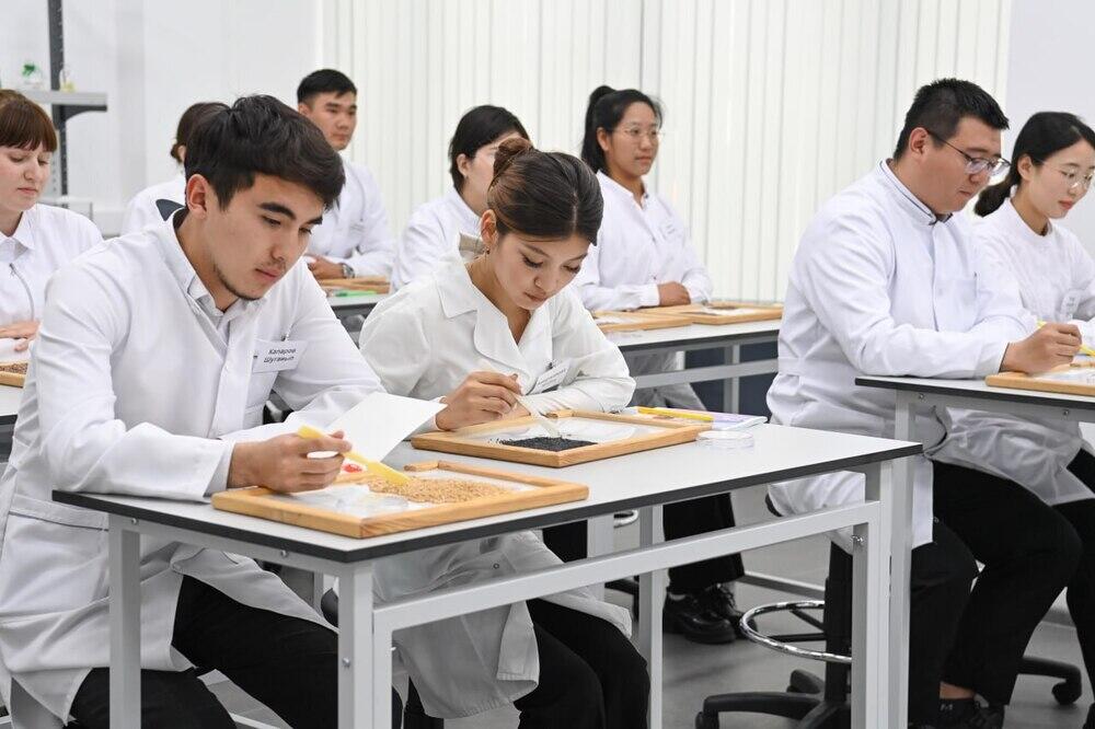 80,000 students to be educated under government target order with requests from enterprises