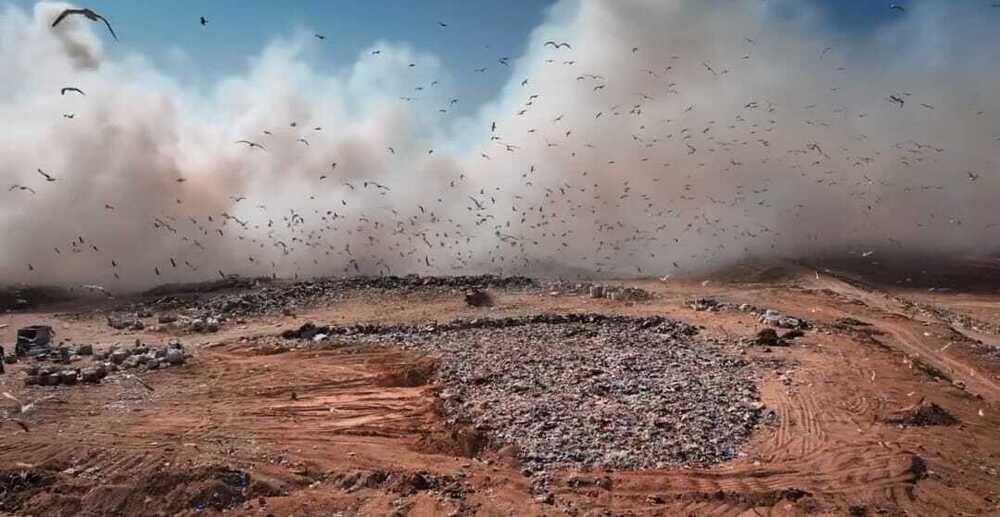 В Мангистауской области горит мусорный полигон