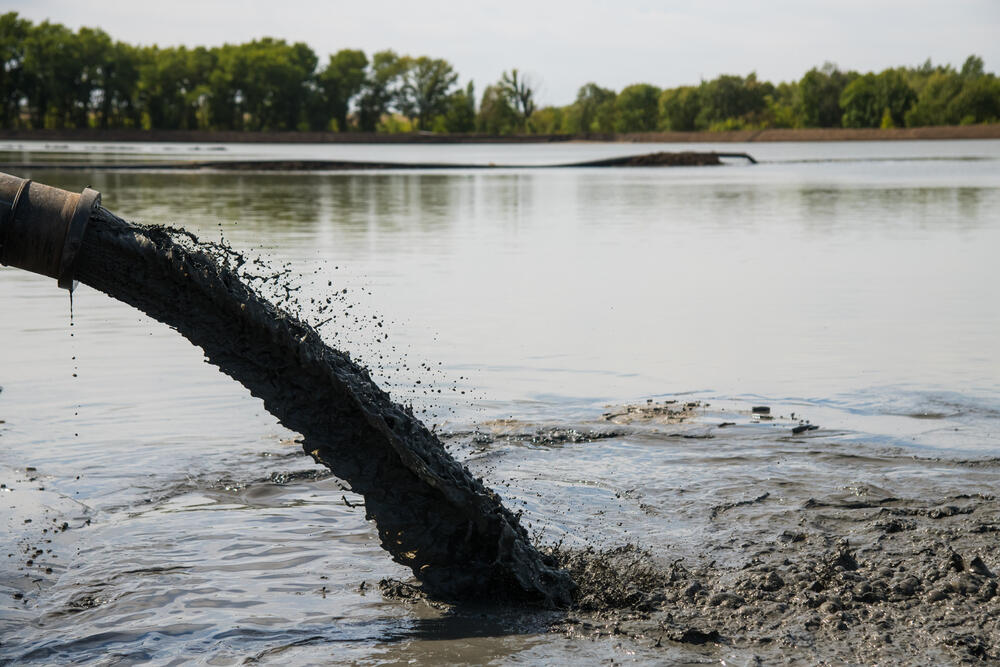 Более 200 фактов слива нечистот в городскую канализацию и водоемы выявили в Алматы