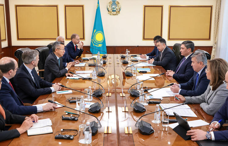 Olzhas Bektenov and Deputy Managing Director of the IMF Bo Li discuss financial and economic cooperation issues