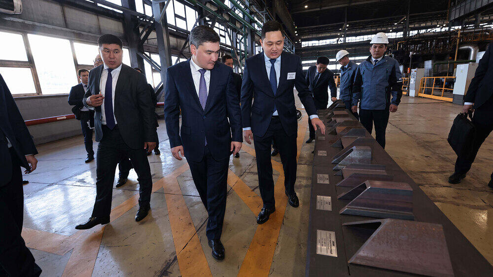 Industry, logistics and agriculture: Olzhas Bektenov gets acquainted with Aktobe region's development