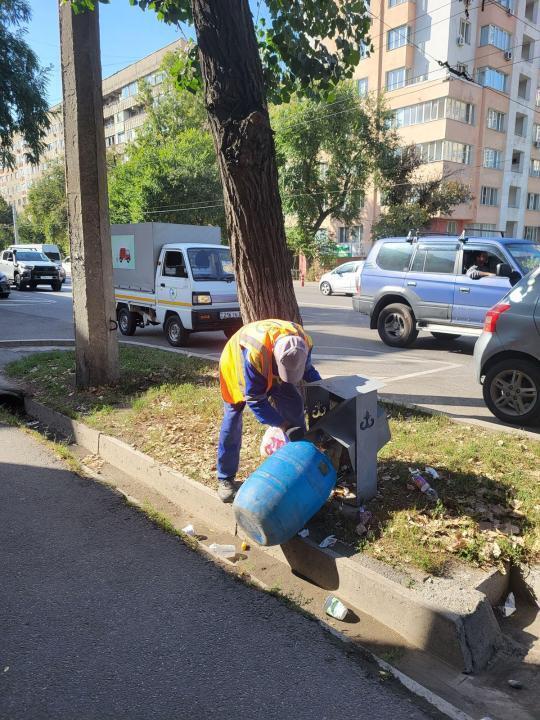 Алматыда толып тұратын қоқыс жәшіктерін тазалау үшін қосымша патруль енгізіледі