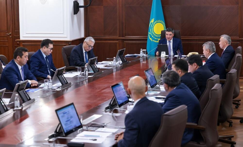 Olzhas Bektenov discusses agribusiness measures to support the agricultural sector within President's Address as well as harvesting campaign progress with representatives of agribusinesses