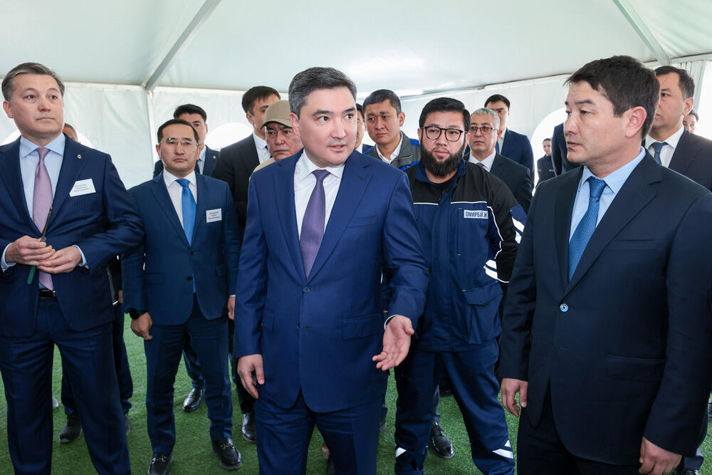 Olzhas Bektenov checks fulfilment of President's instructions on Zhanaozen development and gets acquainted with gas processing plant construction