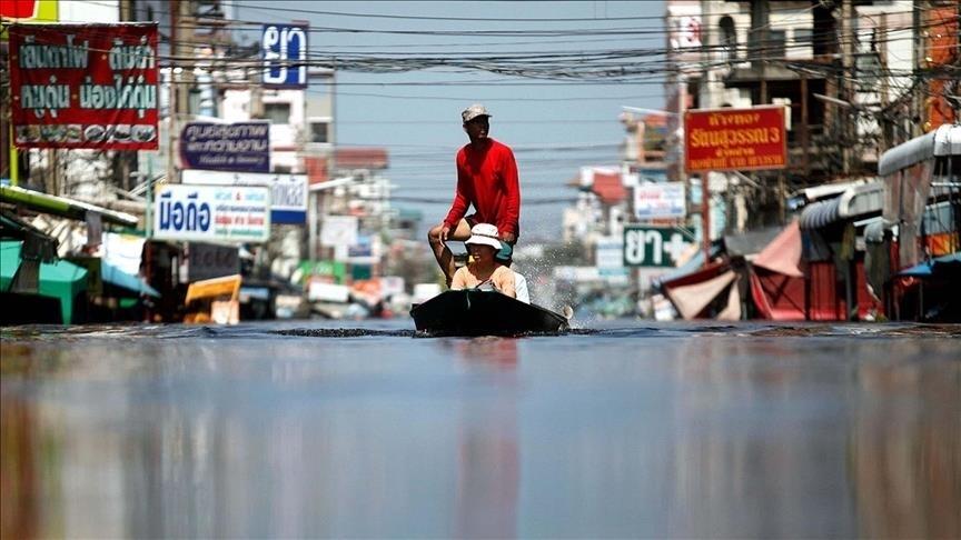 Flooding in Thailand affects over 30,000 families