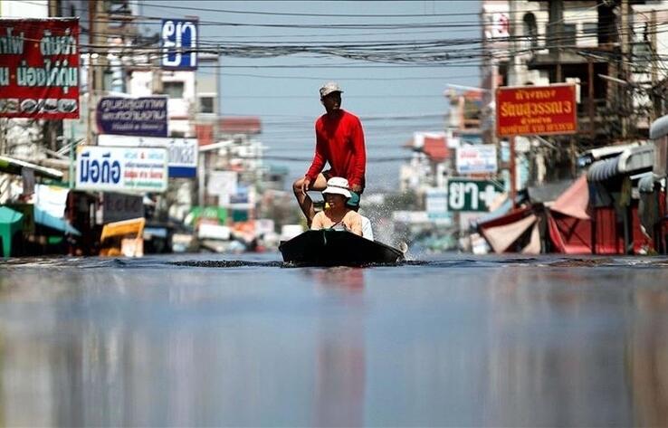 Flooding in Thailand affects over 30,000 families