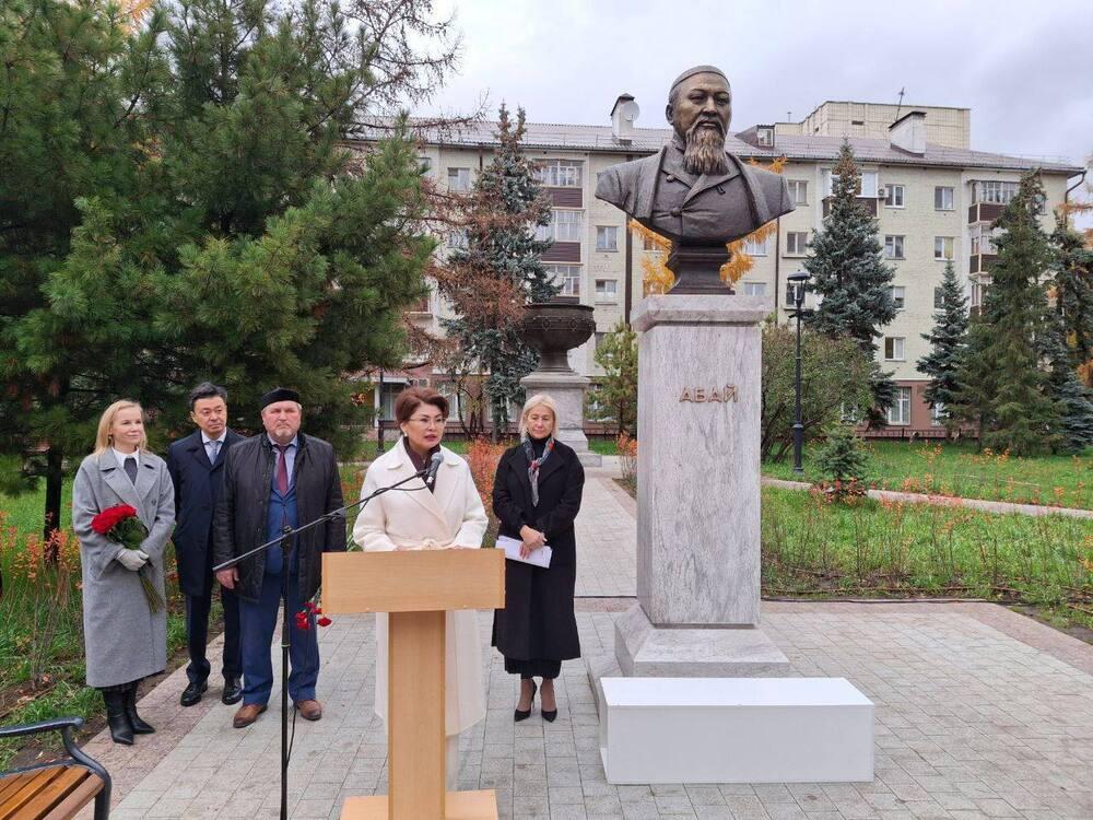 Татарстанда қазақтың ұлы ақыны әрі ойшылы Абай Құнанбаевтың ескерткіш-бюсті ашылды