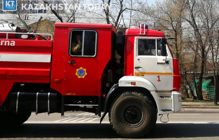 В Актау пожарные спасли четверых детей