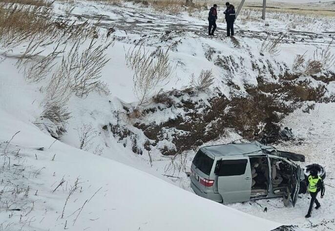 В ДТП на трассе в Карагандинской области погибли два ребенка и пятеро взрослых