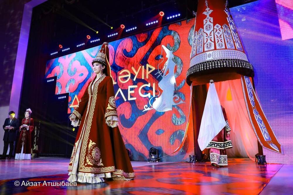 Фестиваль "Сыбаға" собрал мастеров ремесел и этнодизайнеров в Актобе. Фото: Акимат Актюбинской области