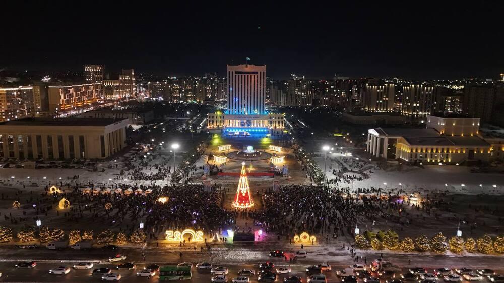 В Шымкенте загорелась главная новогодняя елка города