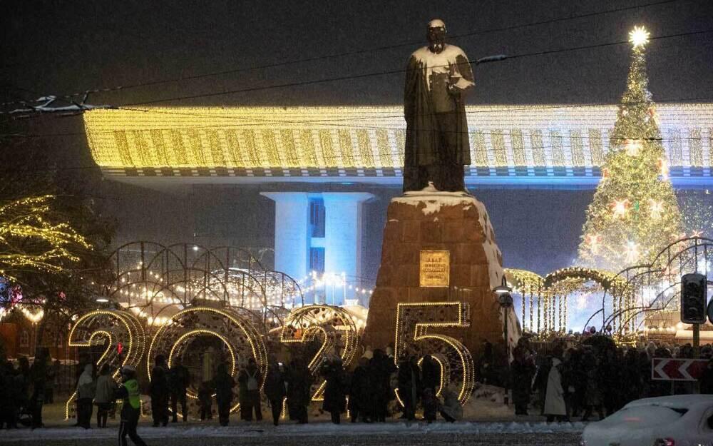 В Алматы и Астане зажгли огни на новогодних елках. Фото: Акимат Алматы