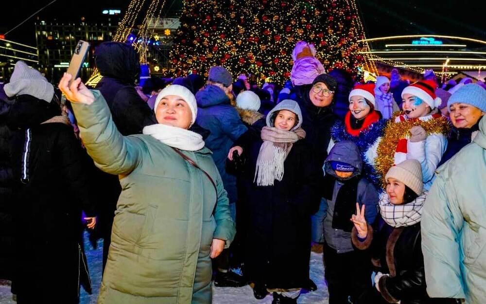 В Алматы и Астане зажгли огни на новогодних елках. Фото: Акимат Астаны