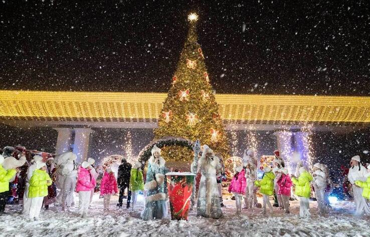 Kazakhstan’s Main New Year Trees Lights Up