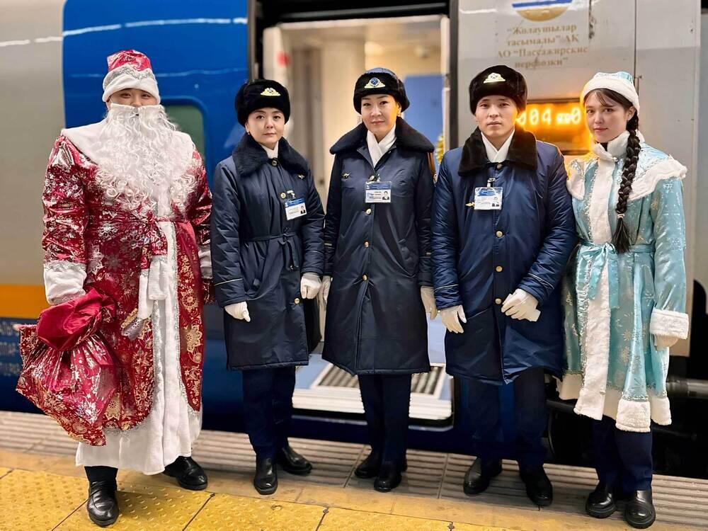 New Year's mood in electric trains. Images | railways.kz