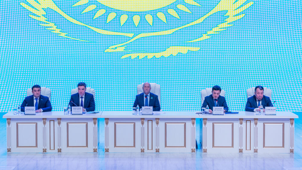 Olzhas Bektenov presents new akim to Turkestan region on President's order