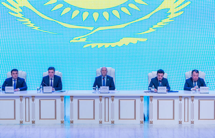 Olzhas Bektenov presents new akim to Turkestan region on President's order