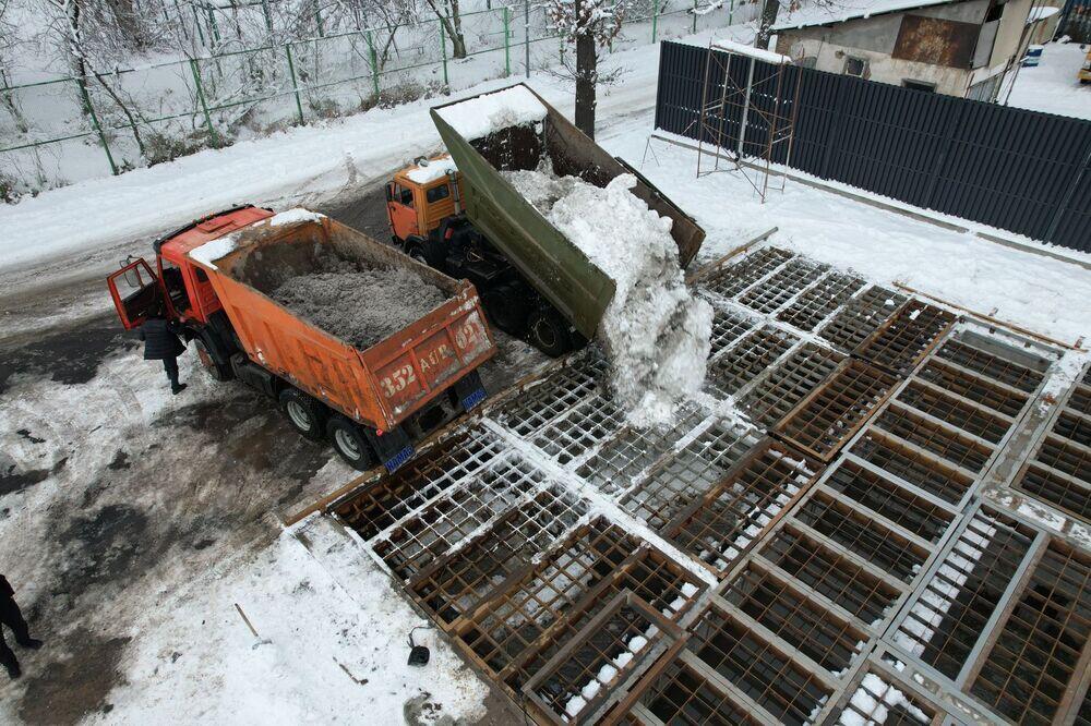 В Алматы запустили новую технологию утилизации снега