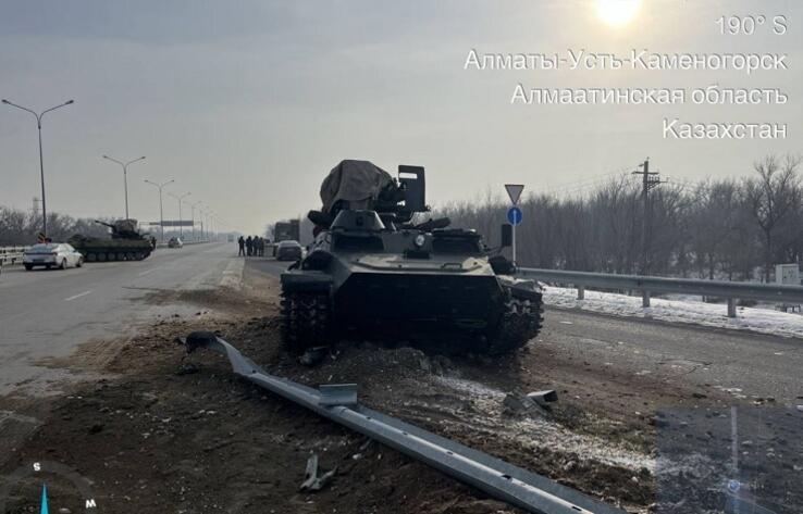 На трассе между Алматы и Конаевым произошло ДТП с участием военной техники 