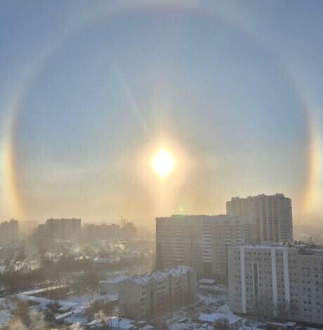 Утреннюю Астану осветило солнечное гало. Фото: sxodim.astana