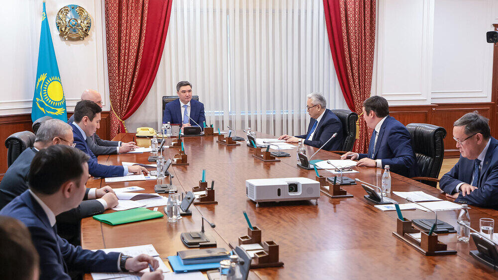 Olzhas Bektenov holds nuclear power development meeting