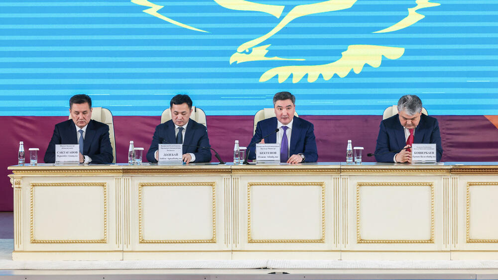 Olzhas Bektenov presents new Akim to East Kazakhstan region by President's order