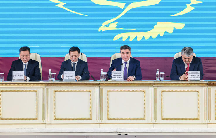 Olzhas Bektenov presents new Akim to East Kazakhstan region by President's order