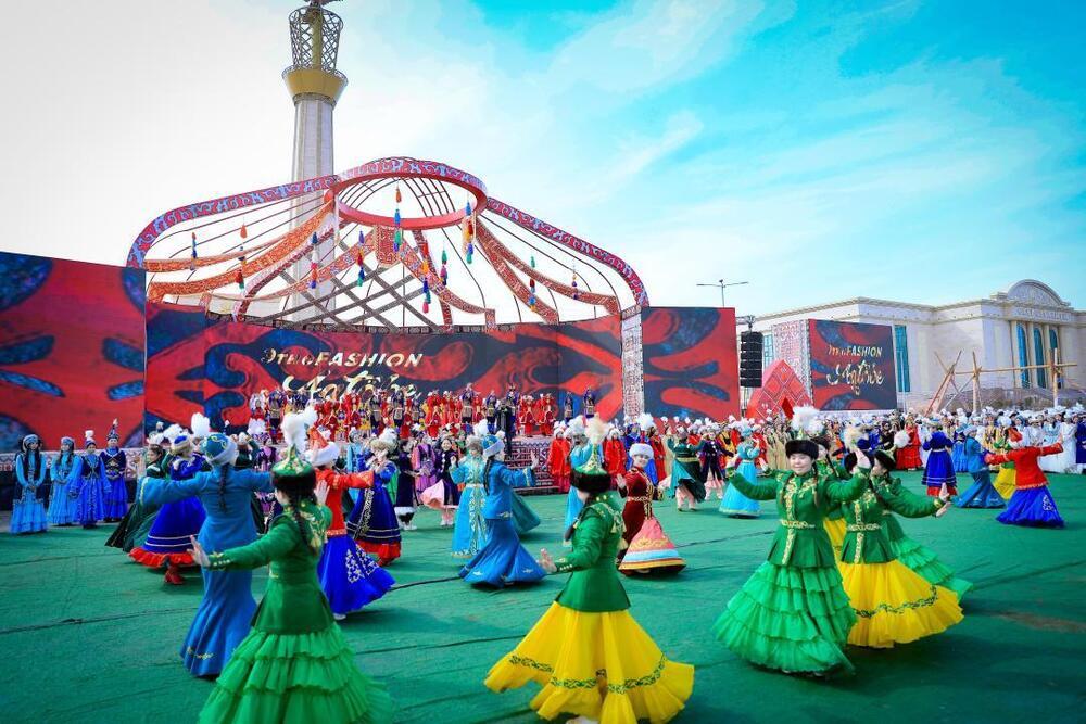 Модные показы национальной одежды прошли в городах Казахстана. Фото: Акимат Актюбинской обласи