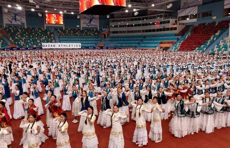 More than 3,000 pupils break world record by performing synchronized Qamajai dance in Astana