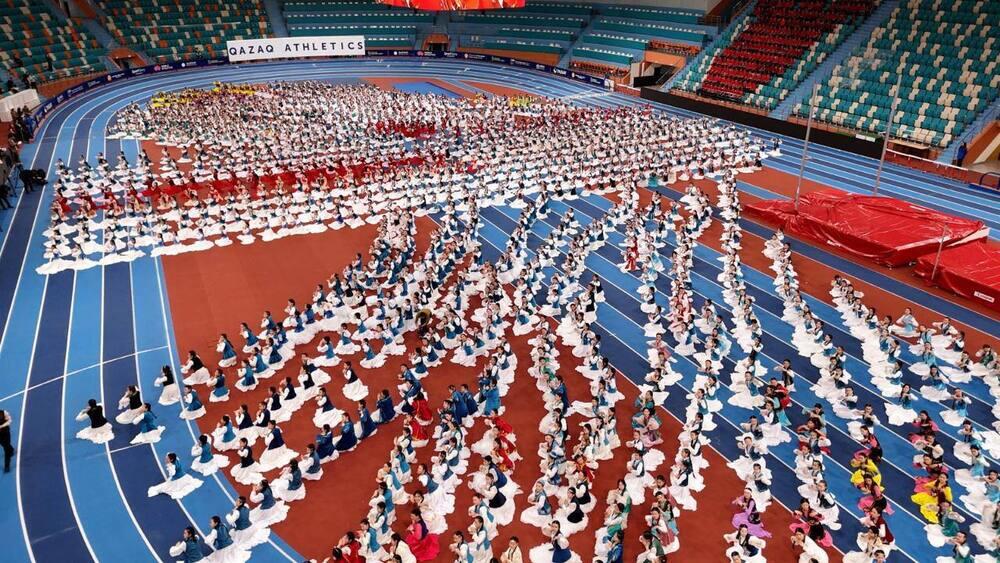 More than 3,000 pupils break world record by performing synchronized Qamajai dance in Astana. Images | Akimat of Astana